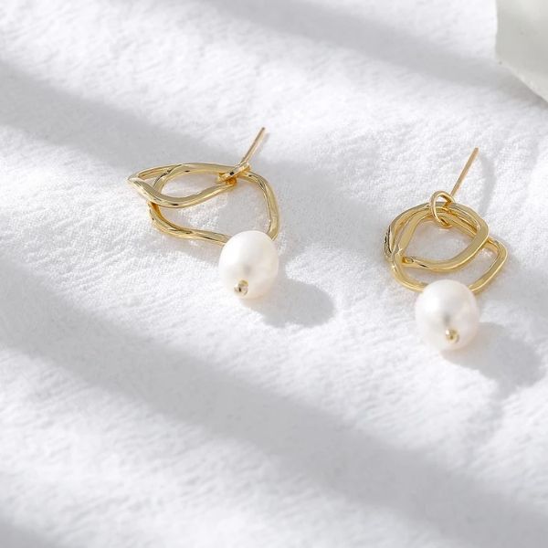 Brinco Linda com Pérola Água Doce folheado em ouro 18k