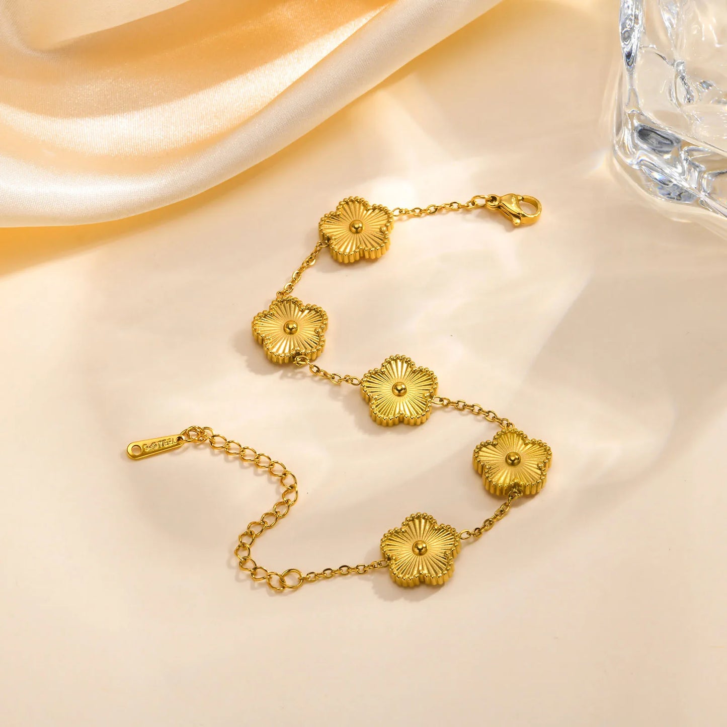 Pulseira Trevo Folheada em ouro 18K - COMPRE 1 LEVE 2 - Mais Frete Grátis