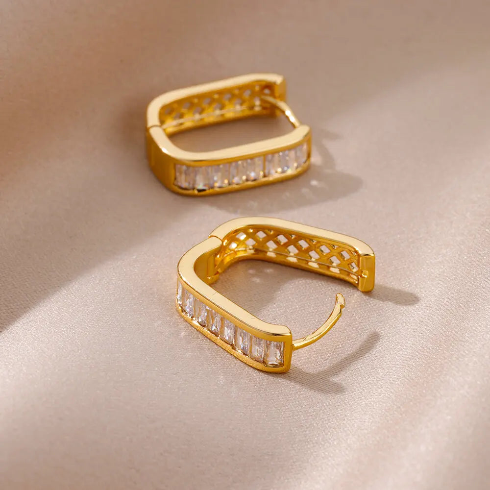 Brinco Click Cravejado folheado em Ouro 18K
