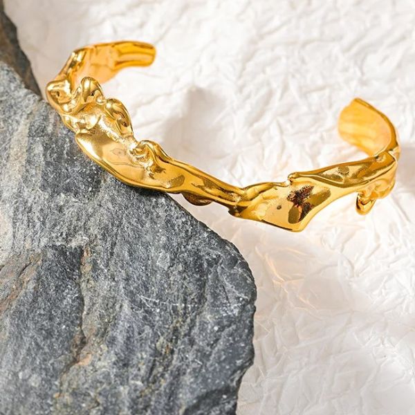 Bracelete com Design Irregular folheado em ouro 18k
