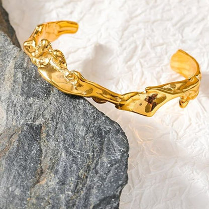 Bracelete com Design Irregular folheado em ouro 18k