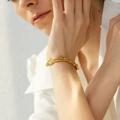 Bracelete com Design Irregular folheado em ouro 18k