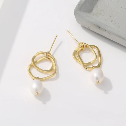 Brinco Linda com Pérola Água Doce folheado em ouro 18k