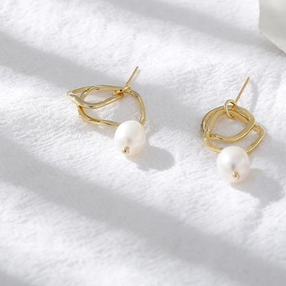 Brinco Linda com Pérola Água Doce folheado em ouro 18k