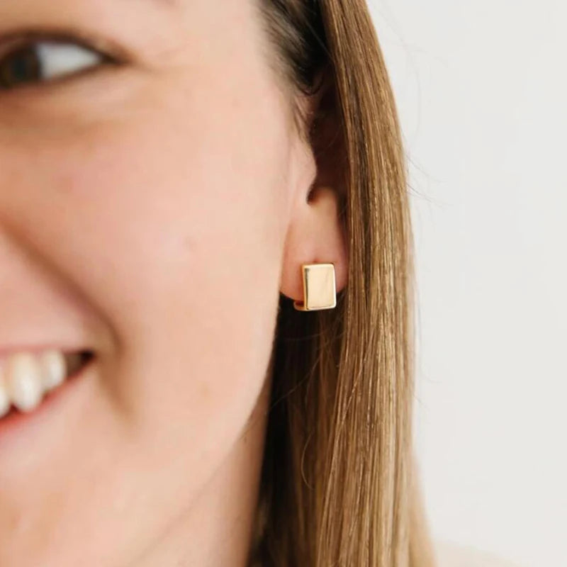 Brinco Click Quadrado folheado em ouro 18K