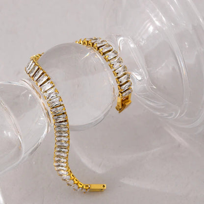 Pulseira cravejada, folheada em ouro 18K