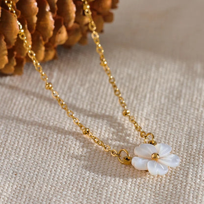 Colar em Elos com Pingente Flor Branca