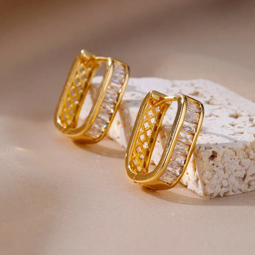 Brinco Click Cravejado folheado em Ouro 18K