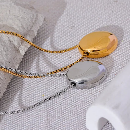 Colar com pingente Oval Longo