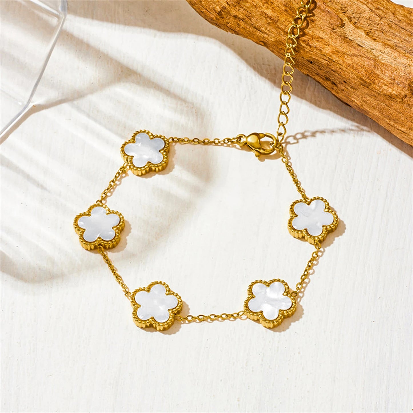 Pulseira Trevo Folheada em ouro 18K - COMPRE 1 LEVE 2 - Mais Frete Grátis