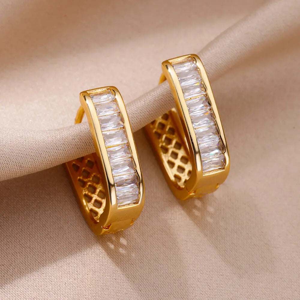 Brinco Click Cravejado folheado em Ouro 18K
