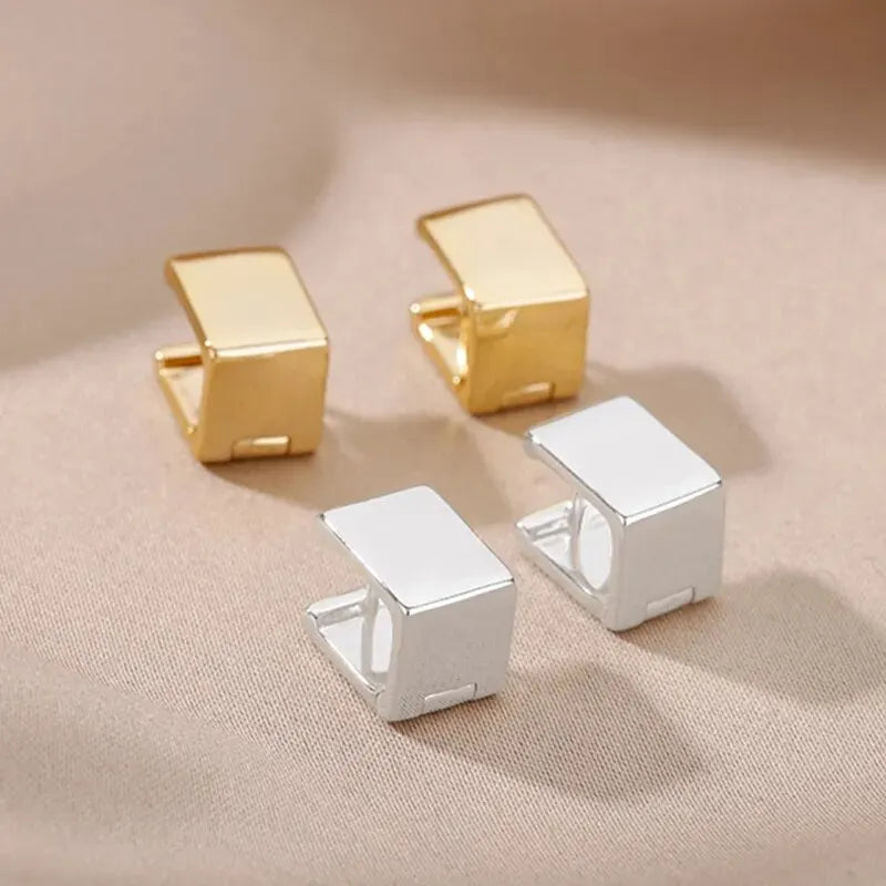 Brinco Click Quadrado folheado em ouro 18K
