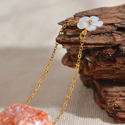 Colar em Elos com Pingente Flor Branca