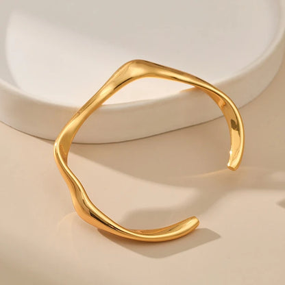 Bracelete Minimalista Design Irregular Folheado em ouro 18k