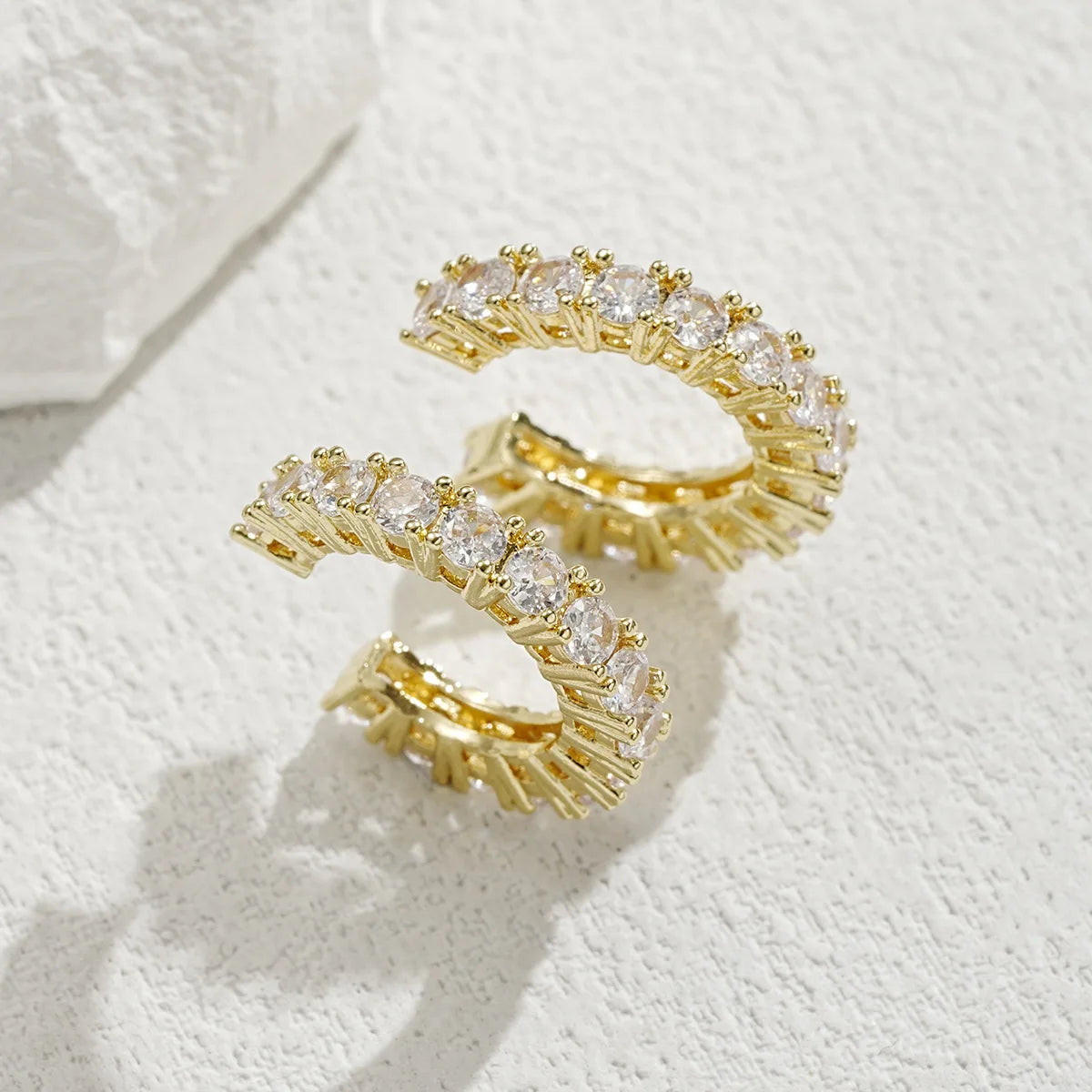 Brinco Duplo Cravejado, folheado em ouro 18K