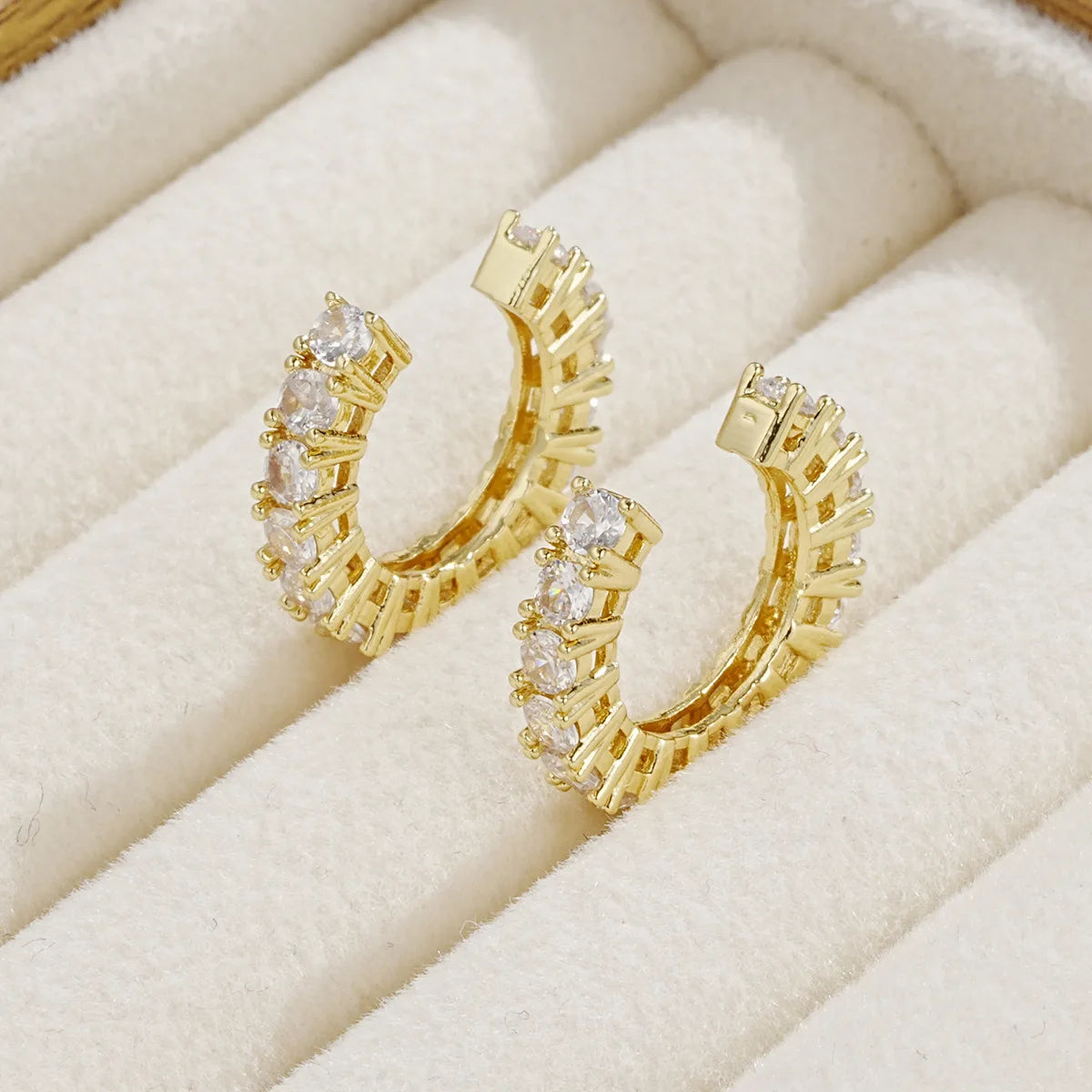 Brinco Duplo Cravejado, folheado em ouro 18K